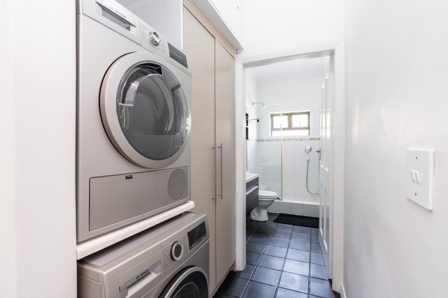 To Let 2 Bedroom Property for Rent in Vredehoek Western Cape